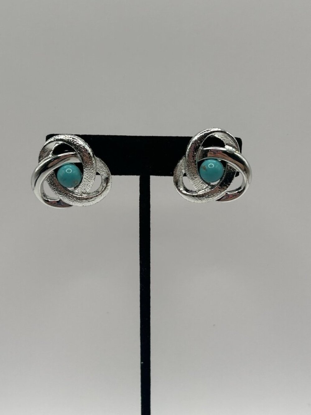 Vtg Sarah Coventry Earrings Faux Turquoise Silver tone Clip-on Blue Costume